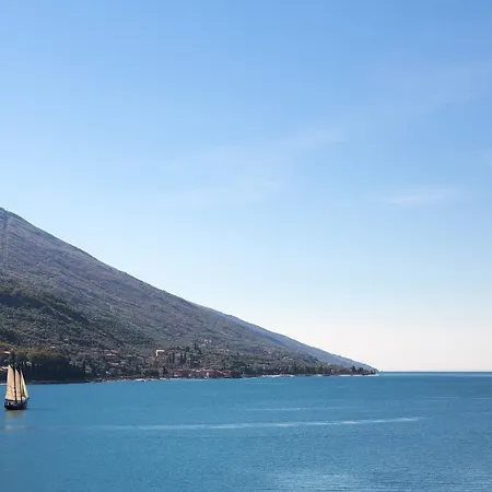 מלון Maximilian 4*